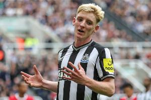 希勒：戈登即使身体不适，也本应争取在如此关键的比赛中首发 - 资讯配图