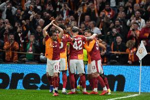 7胜4平,加拉塔萨雷近11个欧冠淘汰赛主场比赛保持不败 - 资讯配图