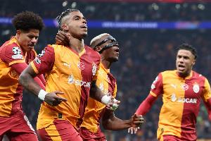 欧冠淘汰赛战胜利物浦，加拉塔萨雷是06年以来首支非五大联赛球队 - 资讯配图