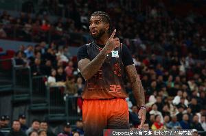 合计39次罚球！半场山东24罚23中 江苏15罚14中 - 资讯配图