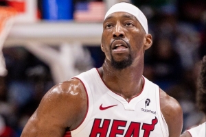 阿德巴约43投43罚揽83分!解说:刷出来的…挺没劲儿的 - 资讯配图