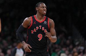 得分箭头!巴雷特18投10中 得到25分6篮板1助攻1盖帽 - 资讯配图