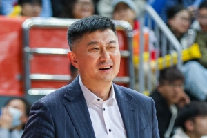 杜锋：回到新疆家乡还是很开心的 因为要比赛没有时间去陪家人 - 资讯配图