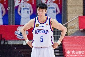 战旧主很猛！赖俊豪7中4拿下17分7板3助1帽 首节独得11分 - 资讯配图