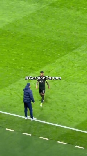 建议换人？罗梅罗赛中到场边和图多尔耳语几句，随后金斯基被换下 - 资讯配图