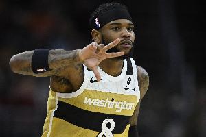 稍稍止血！哈迪弧顶接回传命中压哨三分球 - 资讯配图