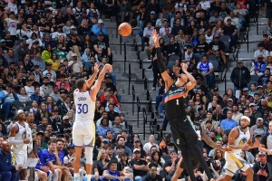 雷吉·米勒:看文班打球是必须要有的体验 就和看乔丹&库里一样 - 资讯配图