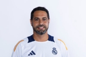 邮报:皇马青年队助教藏球不给切尔西球员,被欧足联禁赛一场 - 资讯配图