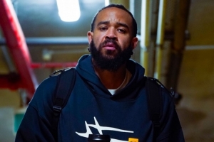 媒体人:麦基状态一般 但他和周琦给对手攻筐的压力非常大 - 资讯配图