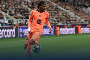 世体:巴萨客战纽卡补时延长1分钟是合理的,纽卡补时换人+拖时间 - 资讯配图