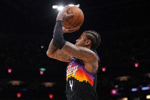 布克：杰伦·格林开场为我们定下比赛基调 直接拉开了场上空间 - 资讯配图