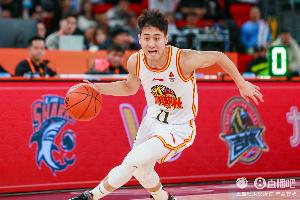 尽力局！姜伟泽12中6砍20分并送出7次助攻 三分9中4&首节独得11分 - 资讯配图