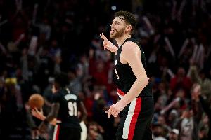 表现惨淡！克林根9中3低效拿下11分11板3助1断3帽 - 资讯配图