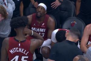 疯了！阿德巴约三分再中 单节30分队史第一人！！ - 资讯配图