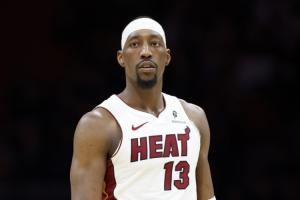 两罚一中~阿德巴约已轰71分 追平米切尔和利拉德并列现役第二高分 - 资讯配图