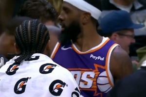 神射手！罗伊斯·奥尼尔骑马射箭压哨三分 单节6记三分独揽18分！ - 资讯配图