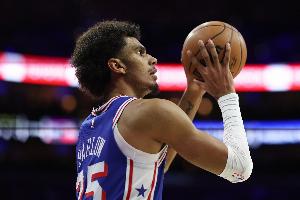 竞争奥斯卡？灰熊半节时间连续打铁失误 76人轰出21-2进攻狂潮 - 资讯配图