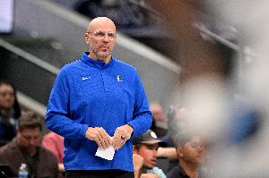 独行侠过去20场2胜18负 但仅在摆烂大军中“前进”3个位次 - 资讯配图