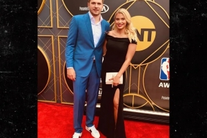 真分了?TMZ:东契奇的未婚妻向法院提交了子女抚养费申请 - 资讯配图