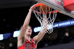 生涯之夜！布泽利斯28投16中砍下生涯新高的41分 另有6板2断2帽 - 资讯配图