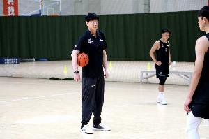 邱彪:给予约翰逊充分的适应空间与时间 希望他打出精气神与血性 - 资讯配图