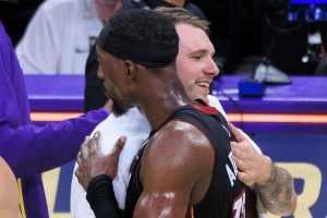 阿德巴约连续两场比赛合砍107分和东契奇并列第11 第一是161分 - 资讯配图