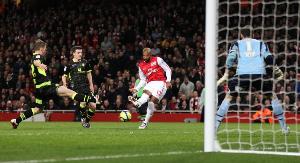 亨利：拜仁和阿森纳比巴萨更接近欧冠冠军，红蓝军团不够稳定 - 资讯配图