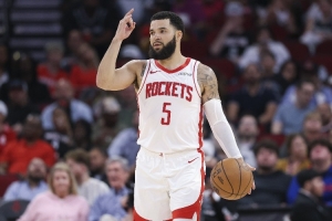 费尔顿：火箭若有范弗里特将是完全不同的球队 他这赛季不该复出 - 资讯配图