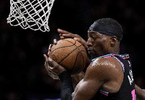 阿德巴约砍下62分 成为NBA历史上第八位单场60+中锋 - 资讯配图