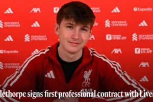 本赛季5球5助,利物浦官方:17岁前锋英格尔索普签下首份职业合同 - 资讯配图