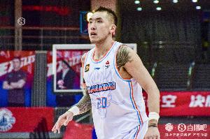 犯规比得分多！陶汉林半场6分钟1中0拿到2分出现3犯规 正负值-6 - 资讯配图