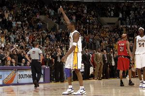 童年种下的种子!科比当年上演81分神迹时 阿德巴约才8岁 - 资讯配图