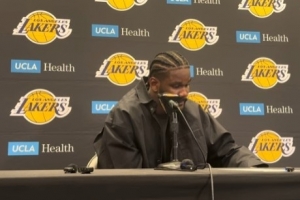 惜字如金!艾顿参加赛后发布会接受采访 三句话回答记者三个问题 - 资讯配图