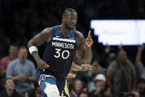 全队唯一上双!兰德尔半场10中5拿下12分5板1助 - 资讯配图