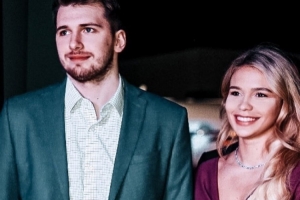 名记：东契奇回老家探视欲带女儿返美与未婚妻起争执 对方曾报警! - 资讯配图