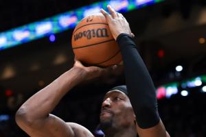 太猛了!阿德巴约半场狂轰43分 比个人此前单场得分纪录还高2分 - 资讯配图