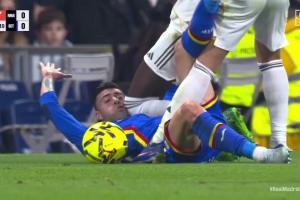 西足协裁委会：吕迪格争议膝击动作系红牌暴力行为！VAR理应介入 - 资讯配图