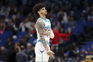 好在是赢了！三球出战22分钟&末节6犯离场 16中6拿14分4助 - 资讯配图