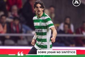 客战闪耀哥！特林康谈人造草：我开玩笑说我们应该赤脚踢这场比赛 - 资讯配图