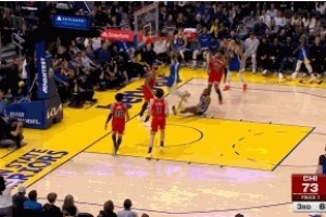 积极性拉满！小佩顿快攻中跟进补扣助勇士追分打停公牛！ - 资讯配图