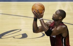 阿里纳斯：韦德每个休赛期都能学到新的东西 这就是赢家该做的 - 资讯配图