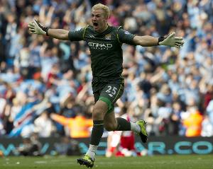 乔·哈特：多纳鲁马全速出击认为自己在禁区外，他本应用手扑球 - 资讯配图