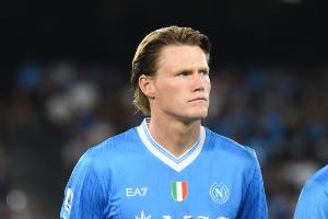 那不勒斯员工:麦克托米奈开始不喜欢我们的咖啡,现在已离不开了 - 资讯配图