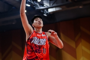 力战难救主！徐昕全场4投4中 得到8分9篮板2助攻2盖帽 - 资讯配图