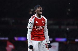 马杜埃凯谈造点：本能告诉我应该冲过去 那肯定是个点球 - 资讯配图