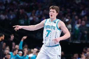 最稳定的仔！4号秀克尼佩尔13中7&三分8中5砍下24分7板3助 - 资讯配图