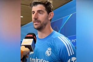 库尔图瓦:更衣室权力大过主帅不是事实,我们没有故意做掉阿隆索 - 资讯配图