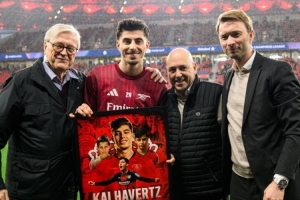 勒沃库森赛前送礼欢迎哈弗茨：效力药厂10年，欢迎回来！ - 资讯配图