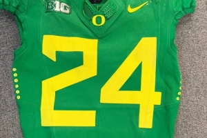 科比外甥杰特·华盛顿大学改穿24号球衣！是26届橄榄球五星高中生 - 资讯配图