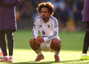 跟队：齐尔克泽考虑今夏离队，转会费能抵曼联买左边锋的部分成本 - 资讯配图